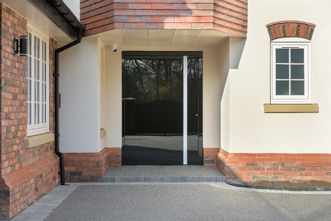 aluminium pivot door