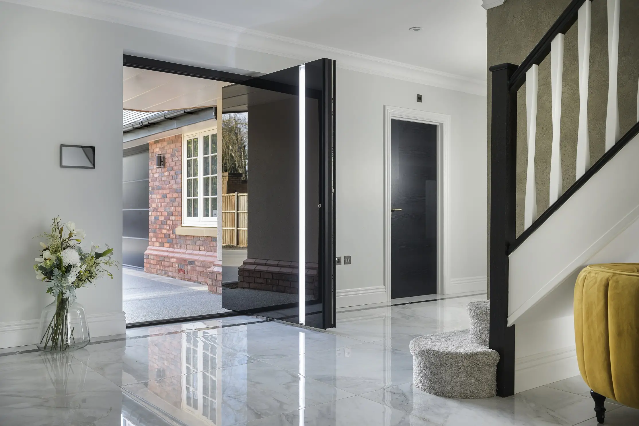 aluminium pivot door